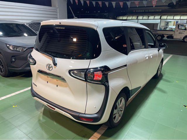 SIENTA 1.8  第5張相片