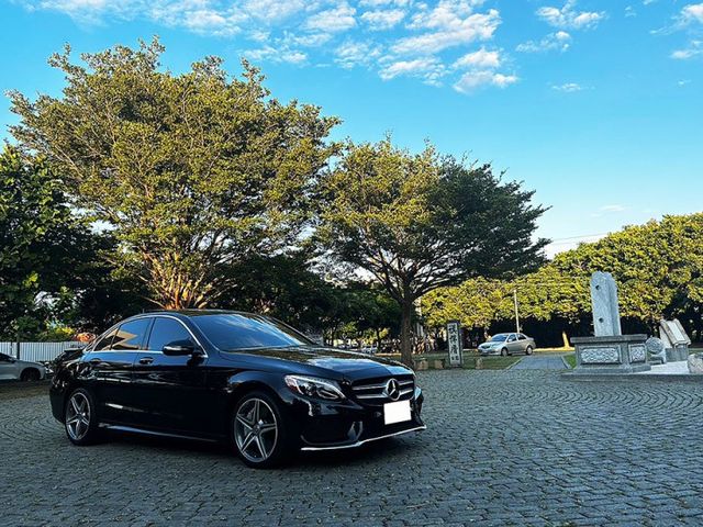 15年C300 僅跑10萬公里 基本滿 AMG 全景天穿  柏林 I-key 摸門 全額貸 0頭款 低利率  第2張相片