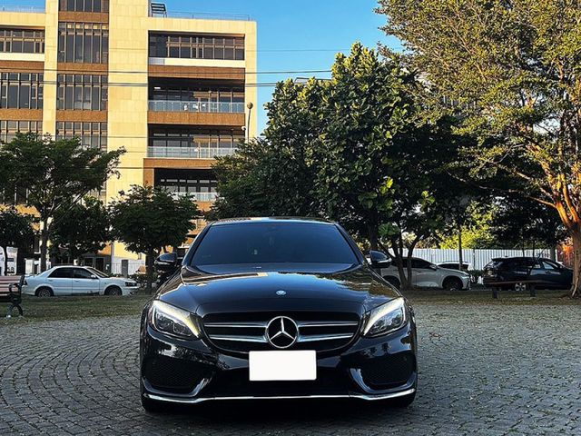 15年C300 僅跑10萬公里 基本滿 AMG 全景天穿  柏林 I-key 摸門 全額貸 0頭款 低利率  第3張相片