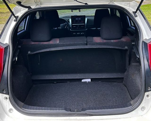 15年YARIS s版 原場空力套件 僅跑10萬 無待修 優質代步 神A首選 全額貸低利率 免頭款  第8張相片