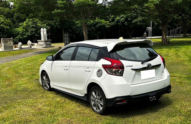 15年YARIS s版 原場空力套件 僅跑10萬 無待修 優質代步 神A首選 全額貸低利率 免頭款  第9張相片