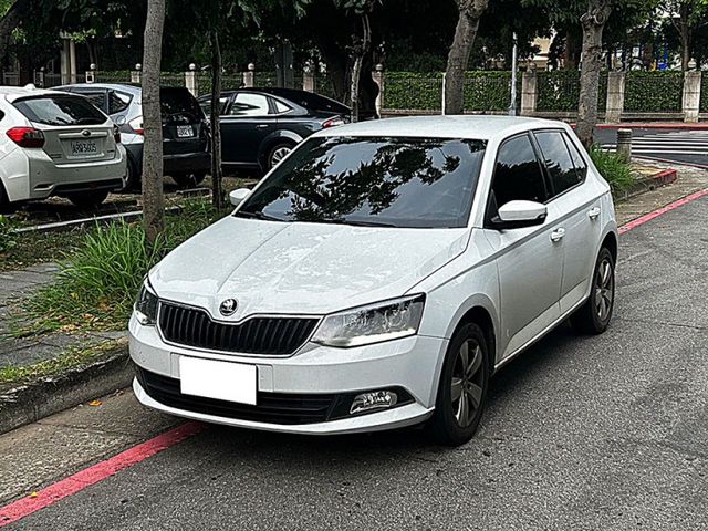 17年FABIA 1.2 Tsi  都會型5門小車 安全5顆星 停車方便超省油 1年稅金只需8千多全額貸 低利率免頭款  第1張相片