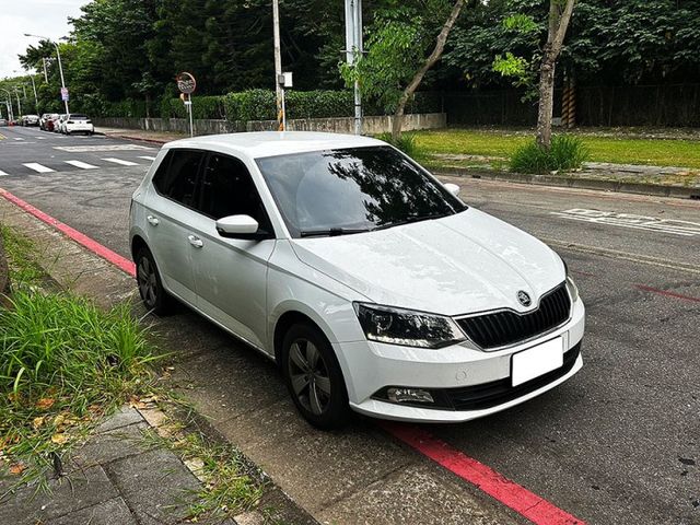 17年FABIA 1.2 Tsi  都會型5門小車 安全5顆星 停車方便超省油 1年稅金只需8千多全額貸 低利率免頭款  第2張相片
