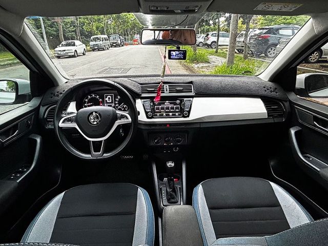 17年FABIA 1.2 Tsi  都會型5門小車 安全5顆星 停車方便超省油 1年稅金只需8千多全額貸 低利率免頭款  第4張相片