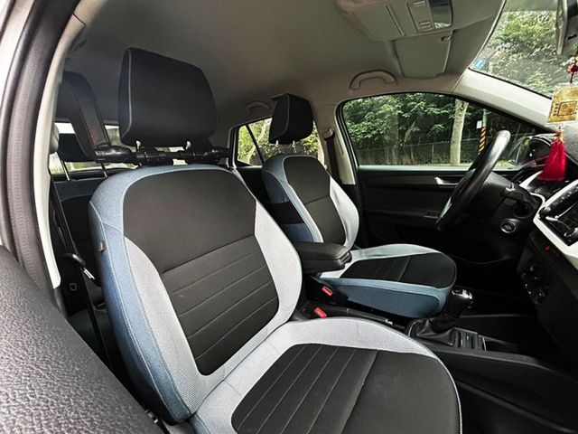 17年FABIA 1.2 Tsi  都會型5門小車 安全5顆星 停車方便超省油 1年稅金只需8千多全額貸 低利率免頭款  第8張相片