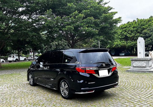 APEX小改款 電尾門天窗 電動座椅 免鑰匙 環景影像 自動停車 電動側滑門 盲點ACC跟車 AEC煞車系統 車道偏離  第12張相片