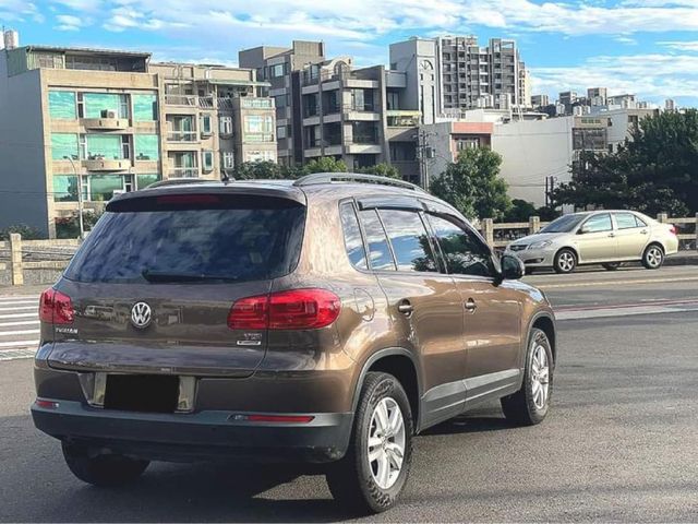 14年TIGUAN  SKY LINE天窗特仕版 全景天窗 旅程電腦 方向盤快撥 電子手煞車  6SRS  第10張相片