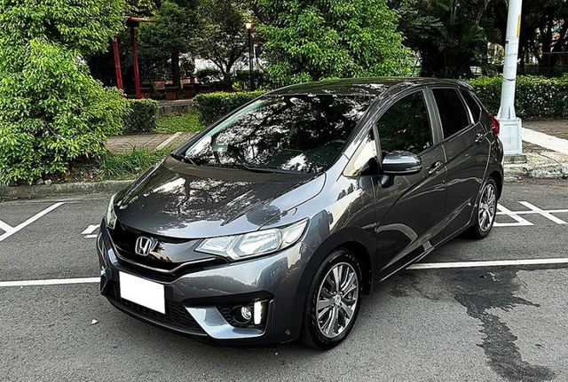 16年式FIT 頂級 S版認證車 有保固 僅跑9萬多 前後霧燈 中控螢幕 駐車雷達 後座分離倒覆 電折後視鏡  第1張相片