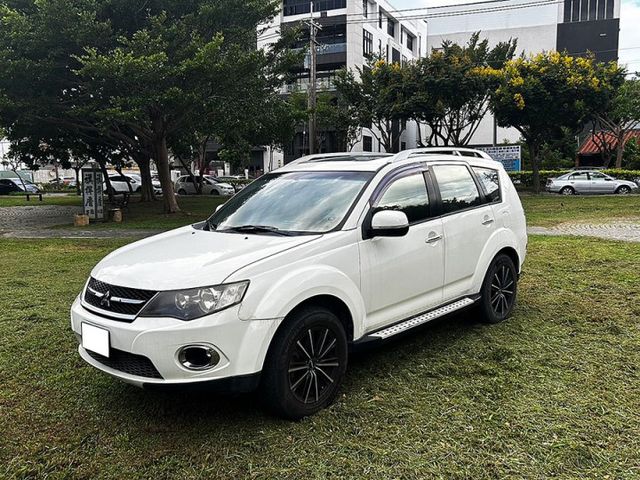 11年 OUTLANDER 2.4 2WD頂級款 天窗 定速 換檔快撥 一手車無事故 實車實價  第1張相片