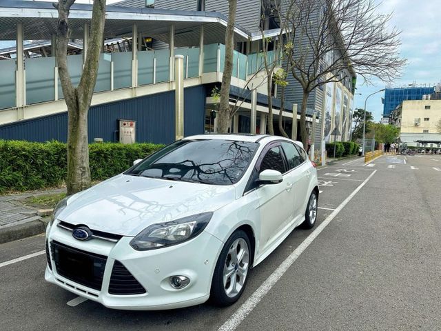 15年FOCUS 5D 2.0運動版 里程13萬 無事故  全額貸 低利率 實車實價  第1張相片