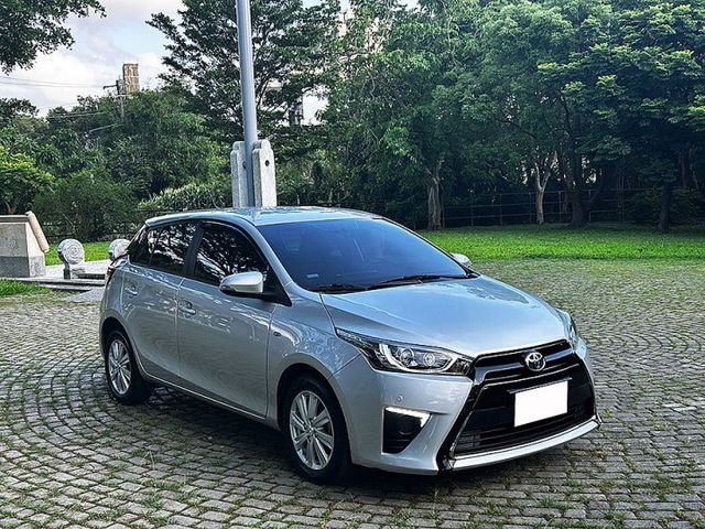 17年式 YARIS 小改款  經典版 一手媽媽買菜車 無事故 無待修 僅跑8萬公里  第2張相片
