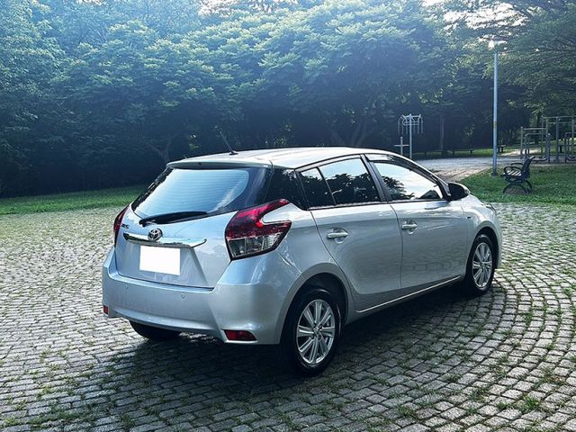 17年式 YARIS 小改款  經典版 一手媽媽買菜車 無事故 無待修 僅跑8萬公里  第7張相片