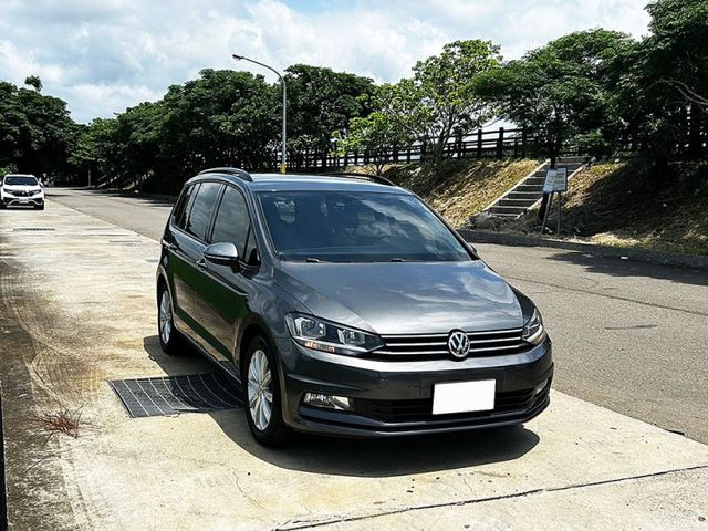 16年 VW  Touran 280 TDI ComfortlineCL 5+2 7人座  超級省油 一桶油輕鬆環島  第2張相片