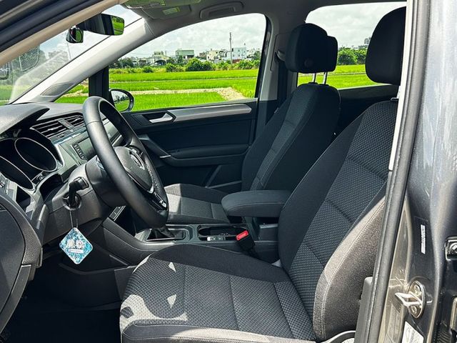 16年 VW  Touran 280 TDI ComfortlineCL 5+2 7人座  超級省油 一桶油輕鬆環島  第4張相片