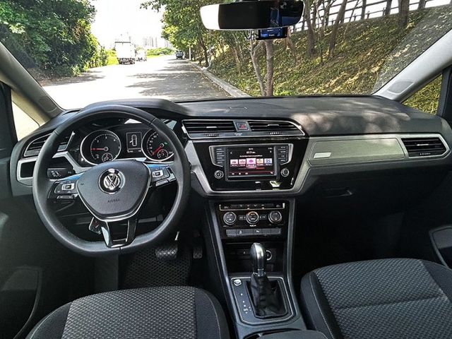 16年 VW  Touran 280 TDI ComfortlineCL 5+2 7人座  超級省油 一桶油輕鬆環島  第5張相片