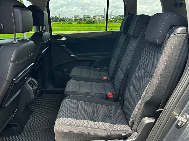 16年 VW  Touran 280 TDI ComfortlineCL 5+2 7人座  超級省油 一桶油輕鬆環島  第6張相片