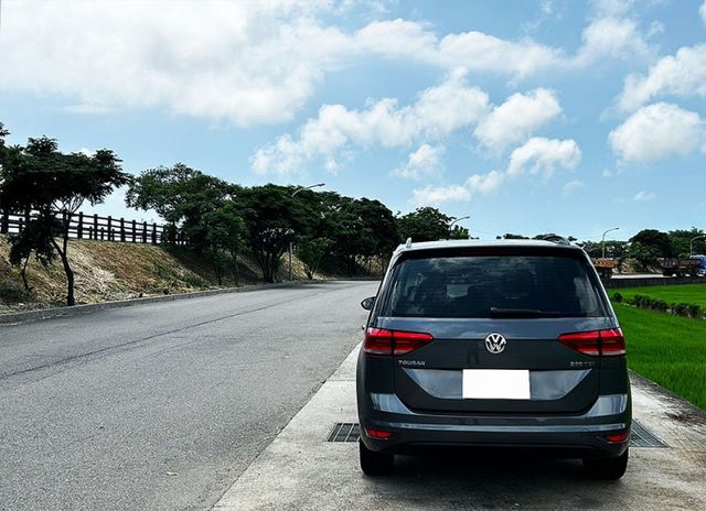 16年 VW  Touran 280 TDI ComfortlineCL 5+2 7人座  超級省油 一桶油輕鬆環島  第12張相片