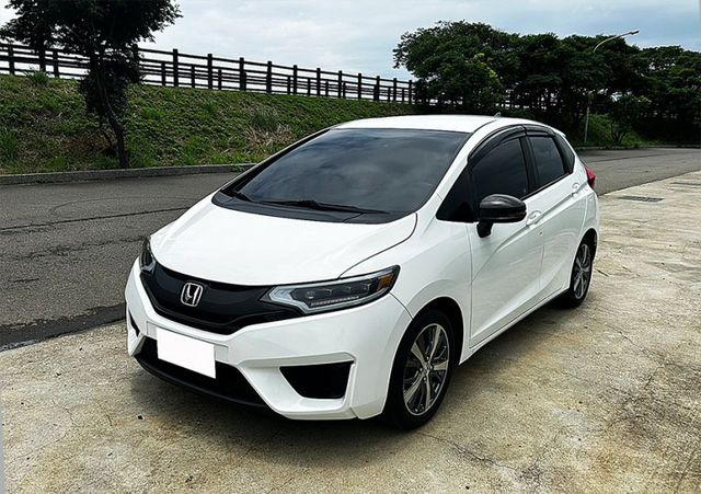 14年FIT 頂級 S版原廠大包 LED大燈 換檔快撥 原鈑件 認證車 有保固 後座分離  第2張相片
