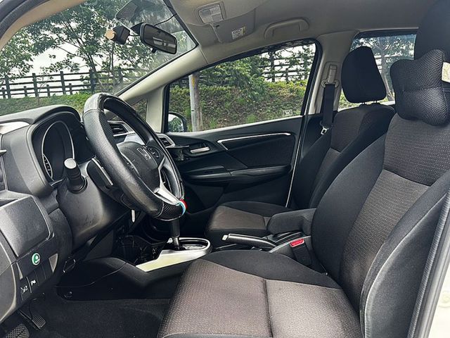 14年FIT 頂級 S版原廠大包 LED大燈 換檔快撥 原鈑件 認證車 有保固 後座分離  第6張相片