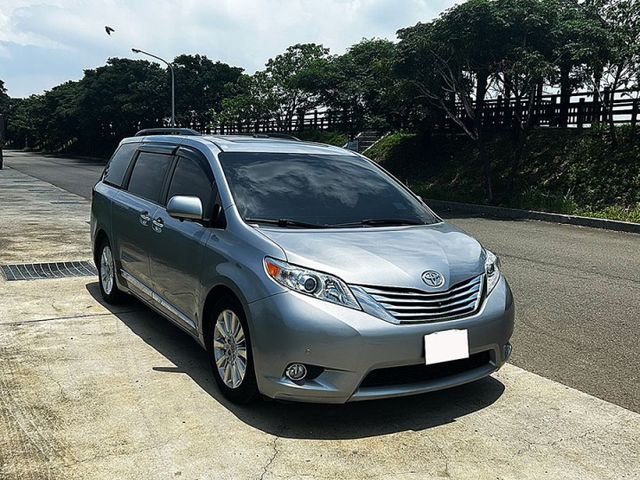 2011年SIENNA LIMITED 頂級款 環璟監控 多媒體影音 15.6吋吸頂電視 僅跑8萬英里  第1張相片