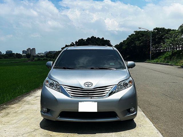 2011年SIENNA LIMITED 頂級款 環璟監控 多媒體影音 15.6吋吸頂電視 僅跑8萬英里  第3張相片