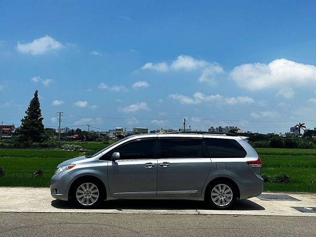 2011年SIENNA LIMITED 頂級款 環璟監控 多媒體影音 15.6吋吸頂電視 僅跑8萬英里  第10張相片