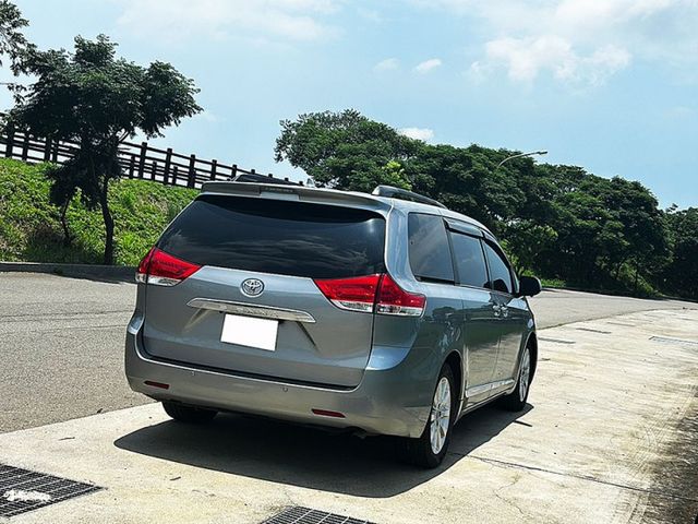 2011年SIENNA LIMITED 頂級款 環璟監控 多媒體影音 15.6吋吸頂電視 僅跑8萬英里  第11張相片