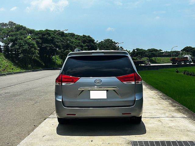 2011年SIENNA LIMITED 頂級款 環璟監控 多媒體影音 15.6吋吸頂電視 僅跑8萬英里  第13張相片
