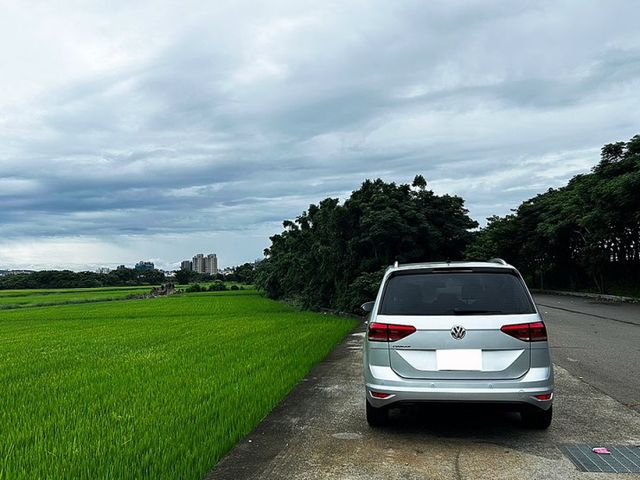18年Touran 280 TSI 5+2 7人座 一手車 無事故 全原廠保養 全額貸 低利率 免頭款  第14張相片