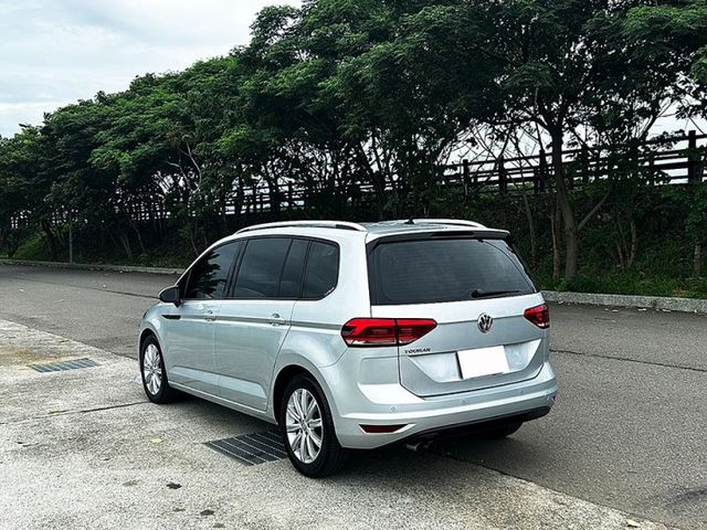 18年Touran 280 TSI 5+2 7人座 一手車 無事故 全原廠保養 全額貸 低利率 免頭款  第15張相片