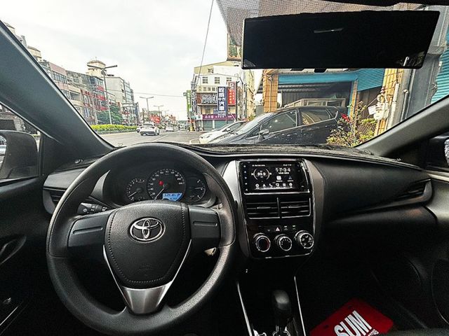 23年式 YARIS 經典版 僅跑3萬公里 一手女用車 原廠保養 原版件無事故 優質代步車  第5張相片