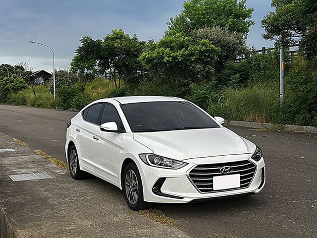 17年 ELANTRA 1.6 柴油渦輪 新型小改款行車紀錄器 6安 循跡 LED日行燈 超省油  第2張相片