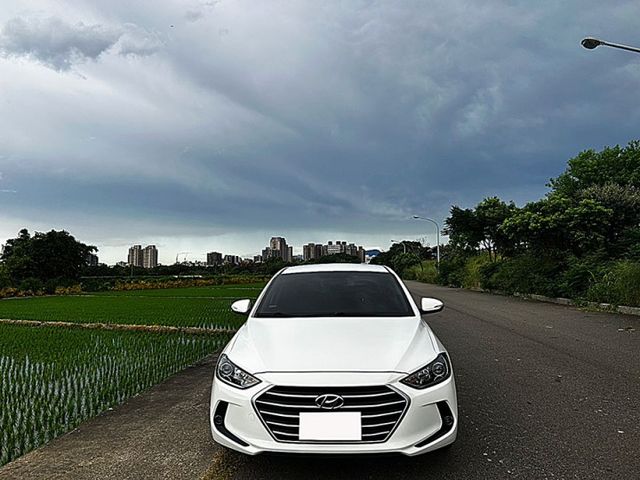 17年 ELANTRA 1.6 柴油渦輪 新型小改款行車紀錄器 6安 循跡 LED日行燈 超省油  第3張相片