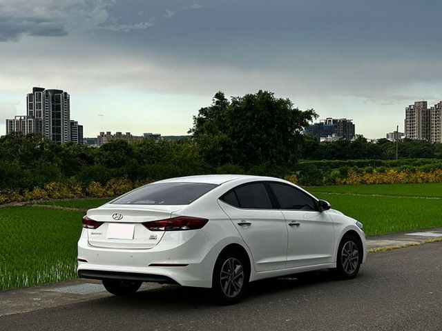 17年 ELANTRA 1.6 柴油渦輪 新型小改款行車紀錄器 6安 循跡 LED日行燈 超省油  第9張相片
