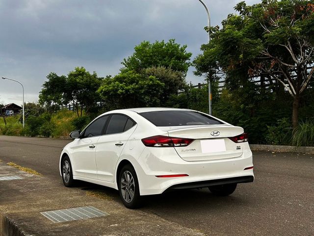 17年 ELANTRA 1.6 柴油渦輪 新型小改款行車紀錄器 6安 循跡 LED日行燈 超省油  第10張相片
