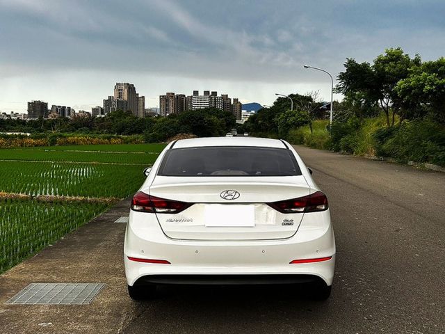 17年 ELANTRA 1.6 柴油渦輪 新型小改款行車紀錄器 6安 循跡 LED日行燈 超省油  第11張相片