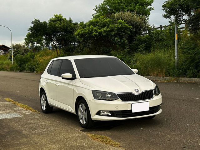 18年式FABIA 1.0 Tsi 都會型5門小車 安全5顆星 停車方便超省油 1年稅金只需8千多全額貸 低利率免頭款  第2張相片
