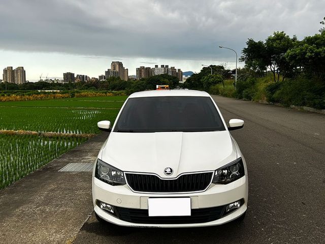 18年式FABIA 1.0 Tsi 都會型5門小車 安全5顆星 停車方便超省油 1年稅金只需8千多全額貸 低利率免頭款  第3張相片