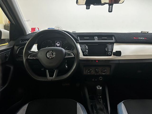 18年式FABIA 1.0 Tsi 都會型5門小車 安全5顆星 停車方便超省油 1年稅金只需8千多全額貸 低利率免頭款  第5張相片