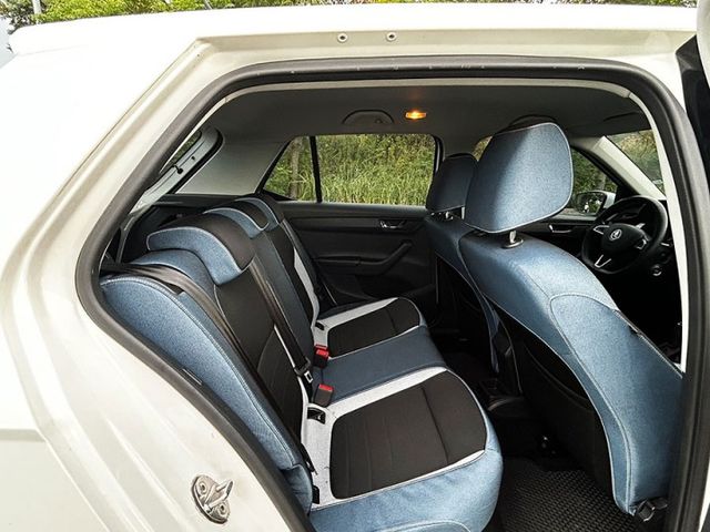 18年式FABIA 1.0 Tsi 都會型5門小車 安全5顆星 停車方便超省油 1年稅金只需8千多全額貸 低利率免頭款  第8張相片