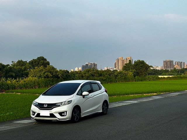 15年式FIT 頂級 S版升級米多羅空力套件 換檔快撥 有保固 後座分離 全額貸 免頭款  第1張相片