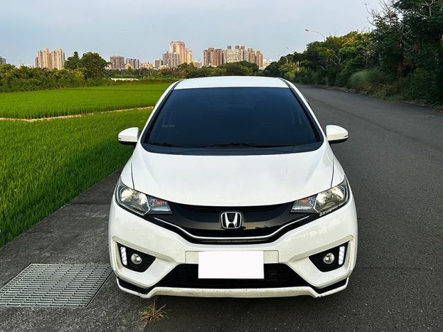 15年式FIT 頂級 S版升級米多羅空力套件 換檔快撥 有保固 後座分離 全額貸 免頭款  第3張相片