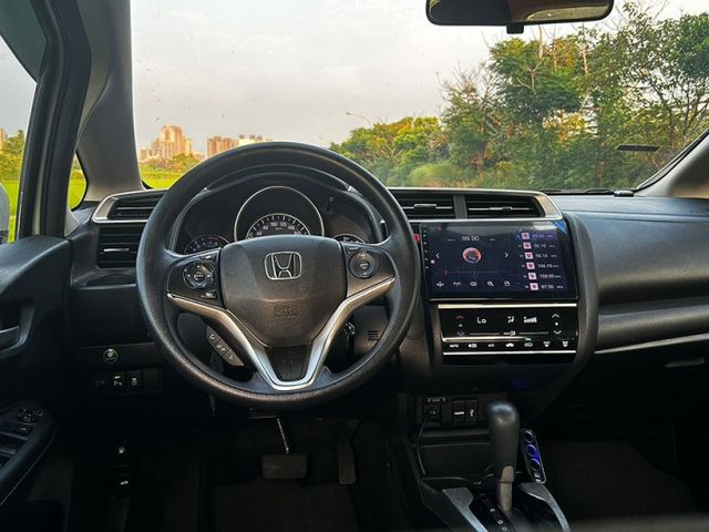 15年式FIT 頂級 S版升級米多羅空力套件 換檔快撥 有保固 後座分離 全額貸 免頭款  第5張相片