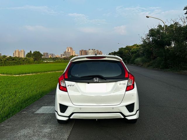 15年式FIT 頂級 S版升級米多羅空力套件 換檔快撥 有保固 後座分離 全額貸 免頭款  第11張相片