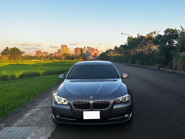 12年總代理 520d 2.0柴油渦輪引擎 僅跑5.7萬公里 超低里程 原鈑件 無待修  超省油  第3張相片