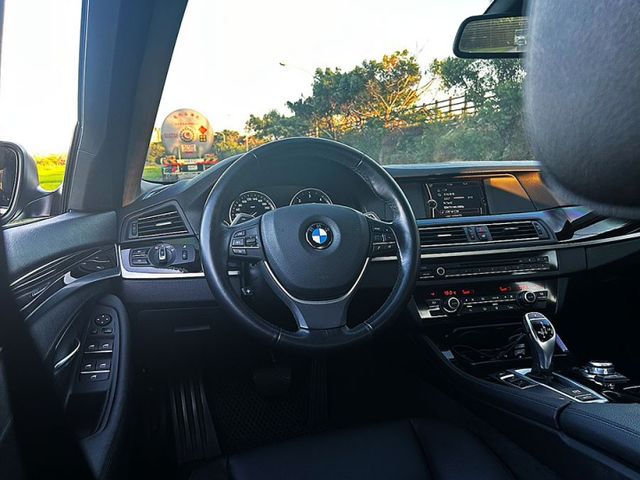 12年總代理 520d 2.0柴油渦輪引擎 僅跑5.7萬公里 超低里程 原鈑件 無待修  超省油  第5張相片