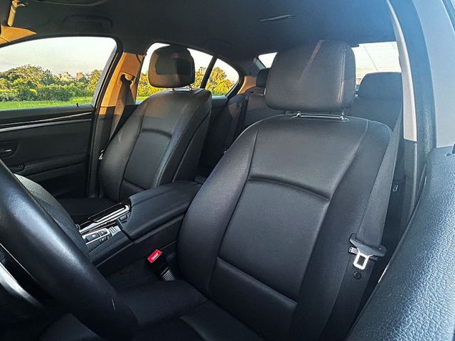 12年總代理 520d 2.0柴油渦輪引擎 僅跑5.7萬公里 超低里程 原鈑件 無待修  超省油  第7張相片