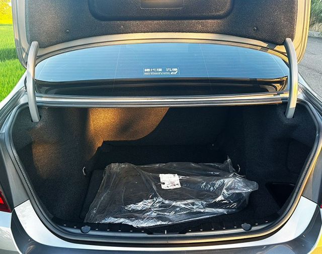 12年總代理 520d 2.0柴油渦輪引擎 僅跑5.7萬公里 超低里程 原鈑件 無待修  超省油  第9張相片