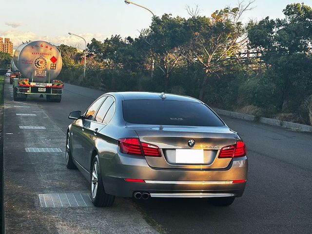 12年總代理 520d 2.0柴油渦輪引擎 僅跑5.7萬公里 超低里程 原鈑件 無待修  超省油  第11張相片