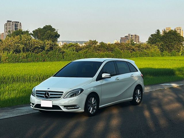 14年 B180總代理 低里程跑5.9萬公里 全原廠保養 大保養剛做完 原鈑件 無待修 全額貸  第1張相片